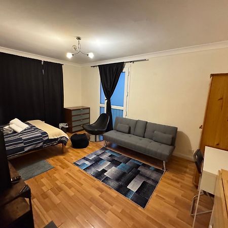 Huge And Affordable 3 Bedroom Flat In Hammersmith For 7 People With Welcome Breakfast Лондон Экстерьер фото