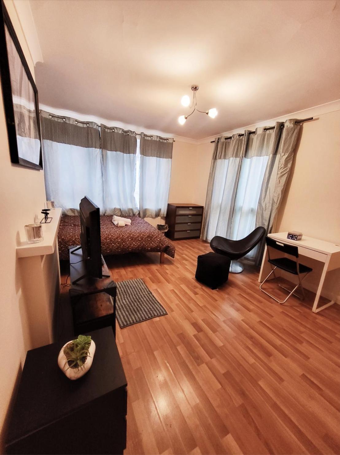 Huge And Affordable 3 Bedroom Flat In Hammersmith For 7 People With Welcome Breakfast Лондон Экстерьер фото