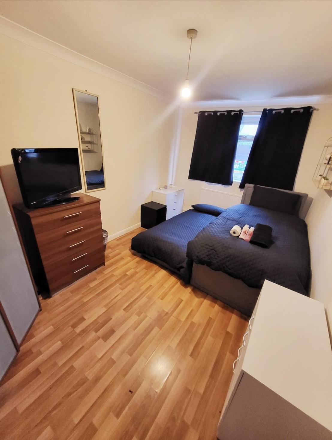 Huge And Affordable 3 Bedroom Flat In Hammersmith For 7 People With Welcome Breakfast Лондон Экстерьер фото