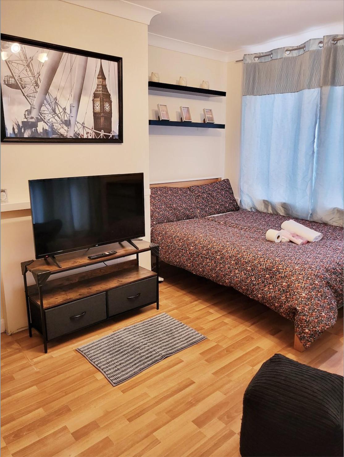 Huge And Affordable 3 Bedroom Flat In Hammersmith For 7 People With Welcome Breakfast Лондон Экстерьер фото