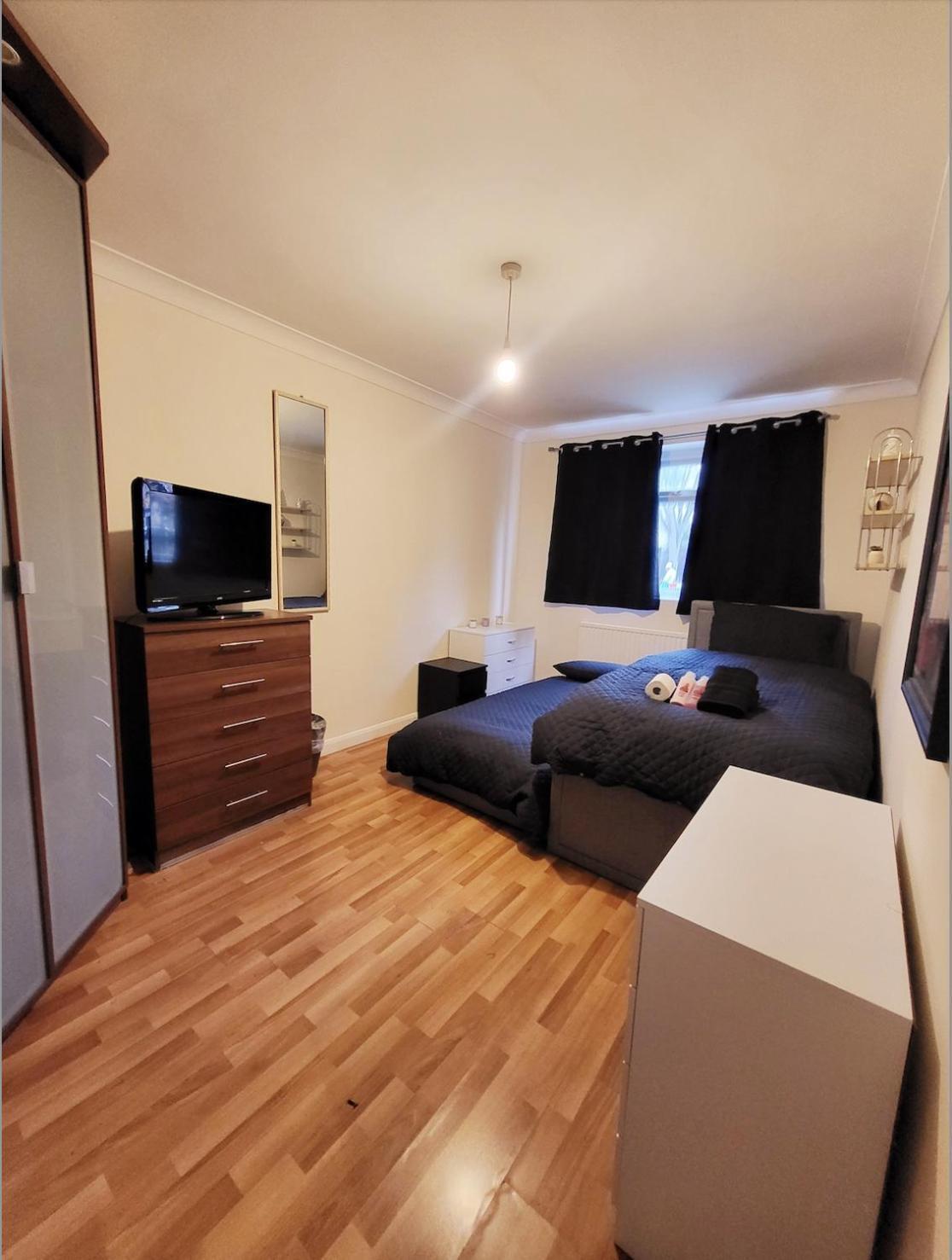 Huge And Affordable 3 Bedroom Flat In Hammersmith For 7 People With Welcome Breakfast Лондон Экстерьер фото