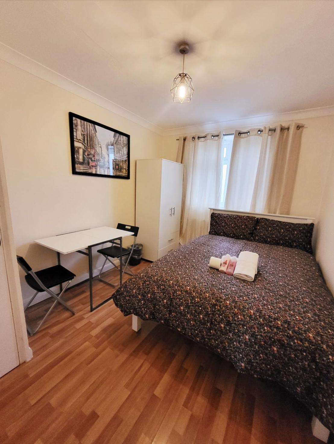 Huge And Affordable 3 Bedroom Flat In Hammersmith For 7 People With Welcome Breakfast Лондон Экстерьер фото
