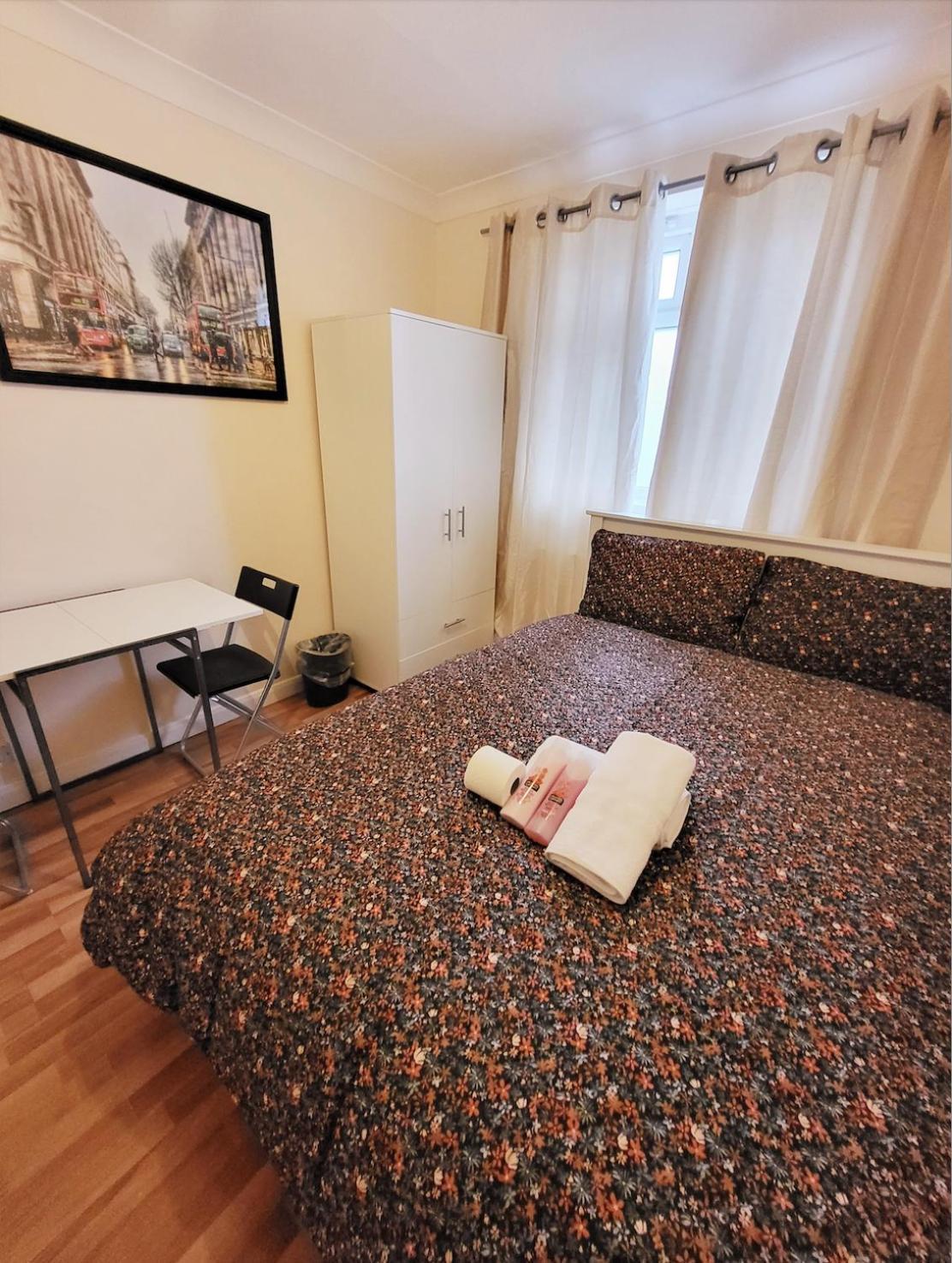 Huge And Affordable 3 Bedroom Flat In Hammersmith For 7 People With Welcome Breakfast Лондон Экстерьер фото