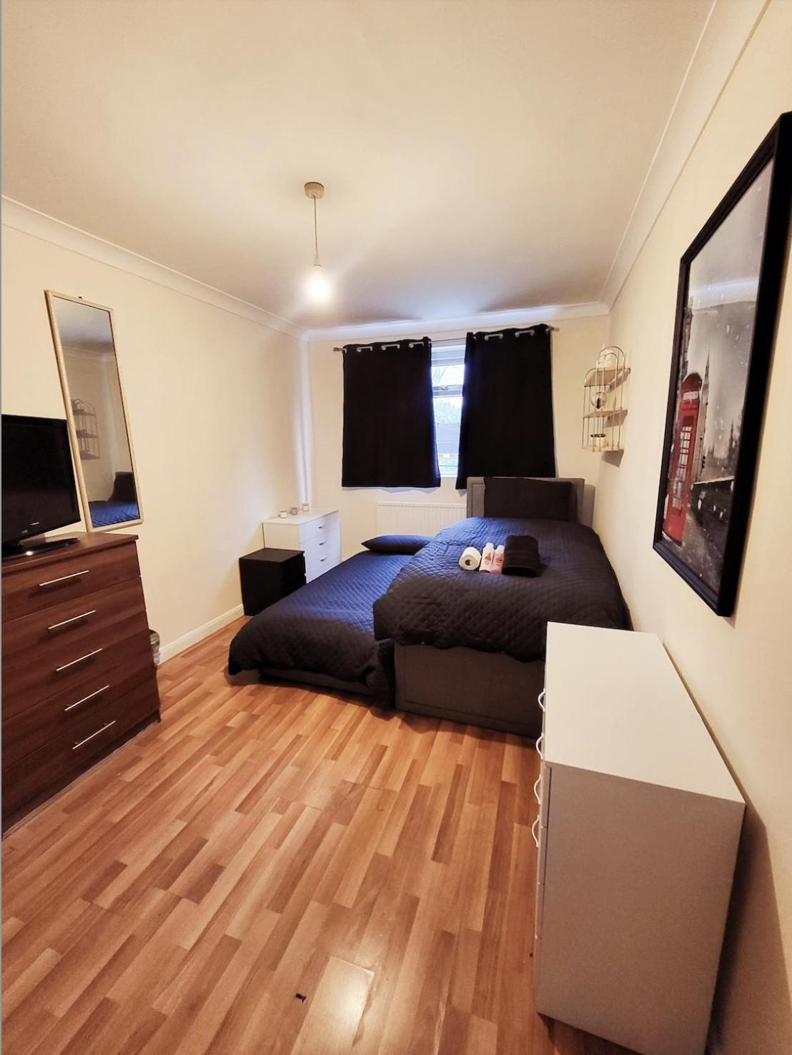 Huge And Affordable 3 Bedroom Flat In Hammersmith For 7 People With Welcome Breakfast Лондон Экстерьер фото