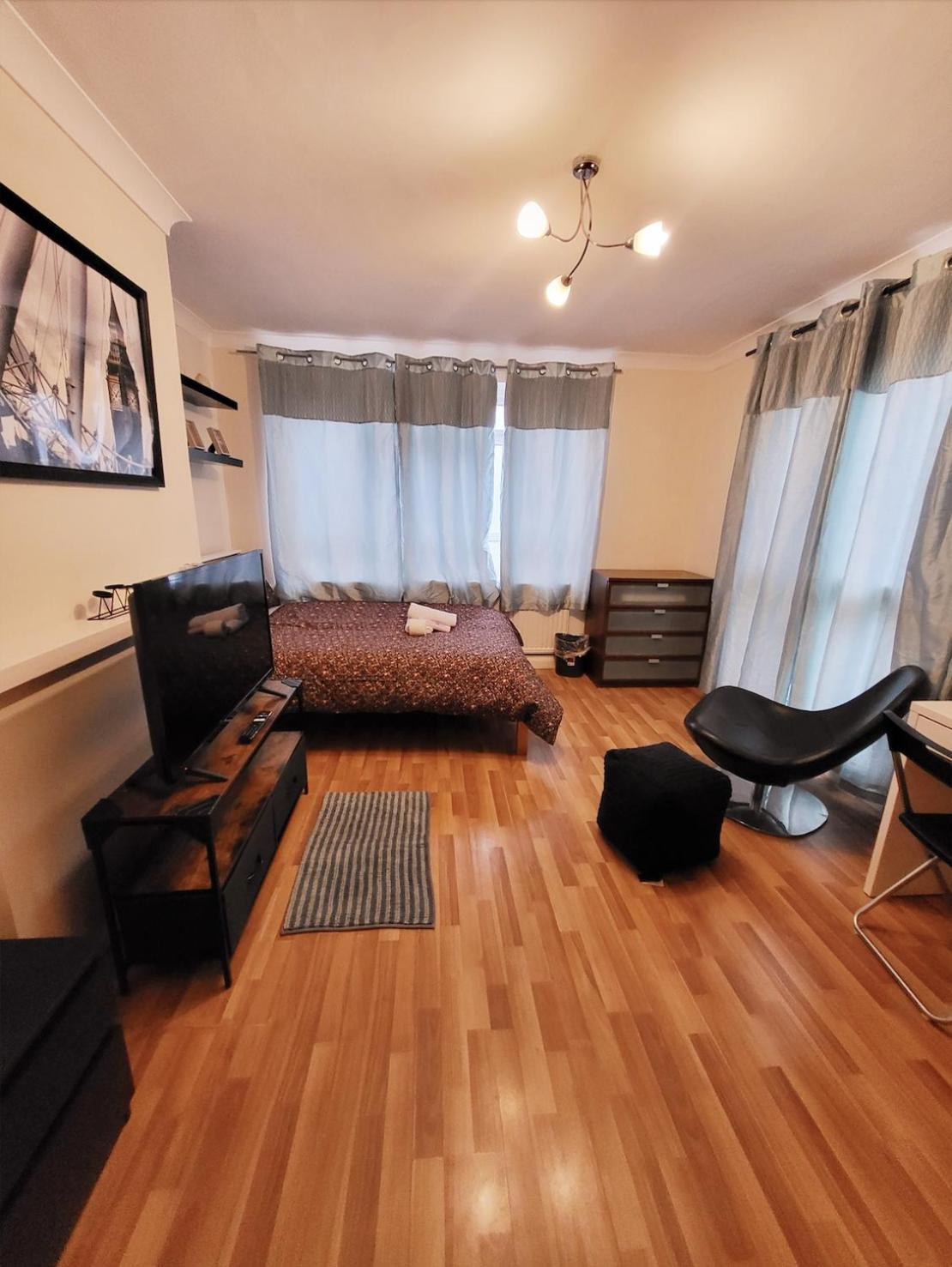 Huge And Affordable 3 Bedroom Flat In Hammersmith For 7 People With Welcome Breakfast Лондон Экстерьер фото