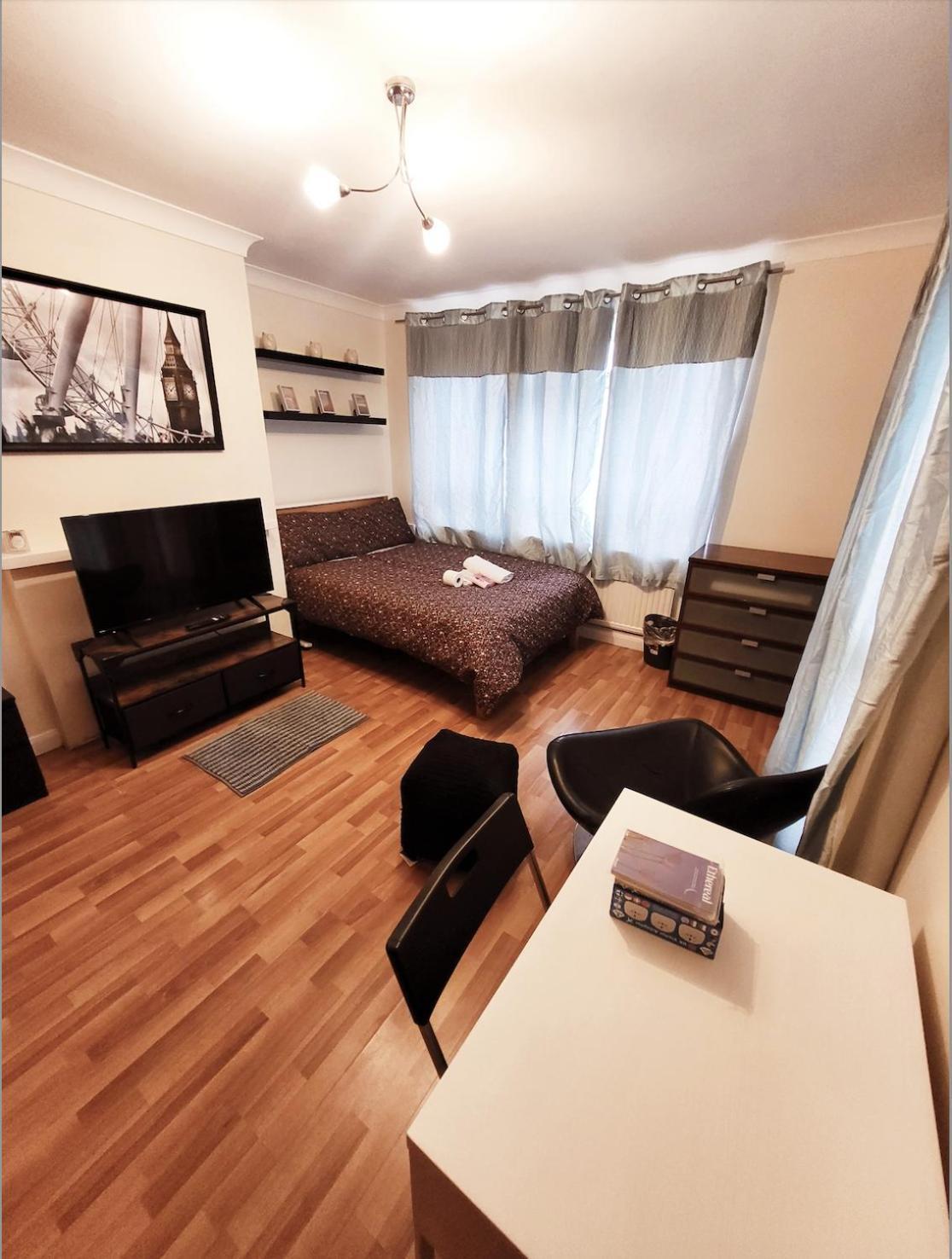 Huge And Affordable 3 Bedroom Flat In Hammersmith For 7 People With Welcome Breakfast Лондон Экстерьер фото