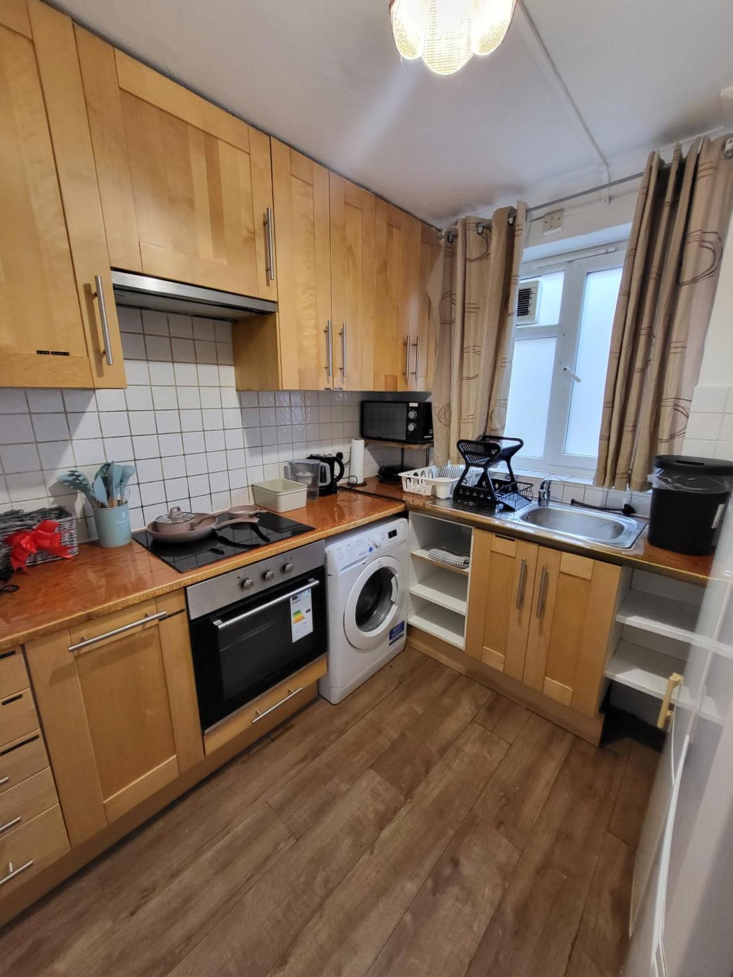 Huge And Affordable 3 Bedroom Flat In Hammersmith For 7 People With Welcome Breakfast Лондон Экстерьер фото