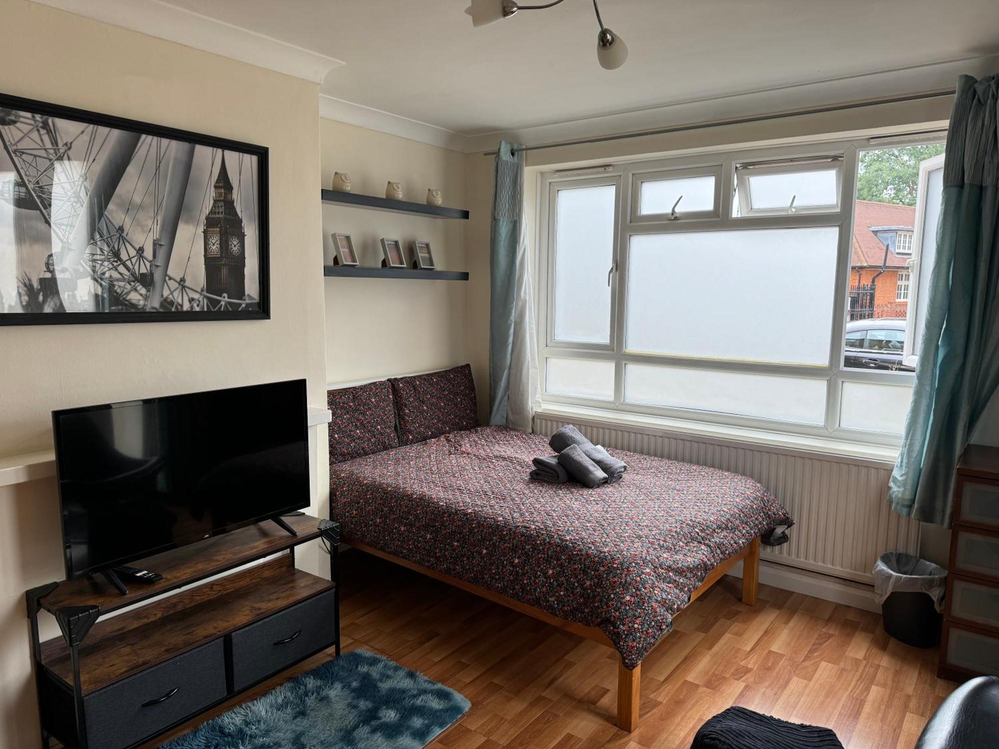 Huge And Affordable 3 Bedroom Flat In Hammersmith For 7 People With Welcome Breakfast Лондон Экстерьер фото