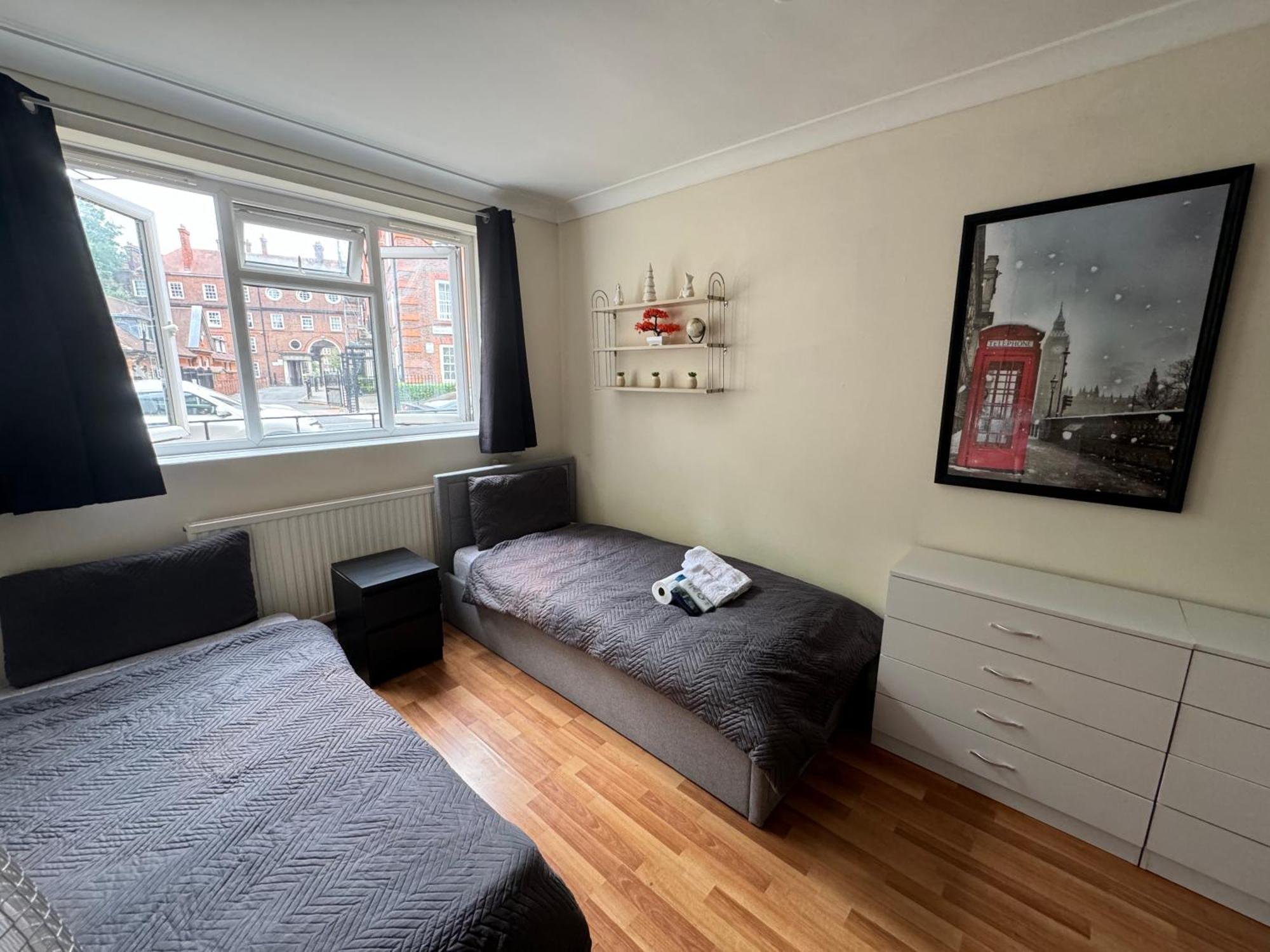 Huge And Affordable 3 Bedroom Flat In Hammersmith For 7 People With Welcome Breakfast Лондон Экстерьер фото