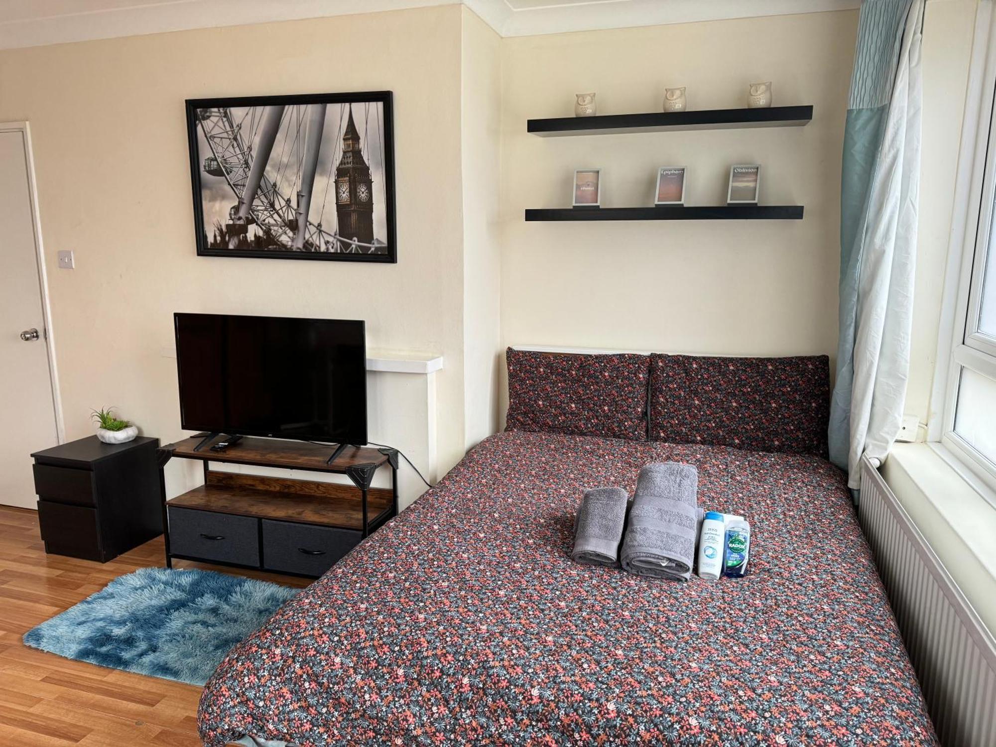 Huge And Affordable 3 Bedroom Flat In Hammersmith For 7 People With Welcome Breakfast Лондон Экстерьер фото