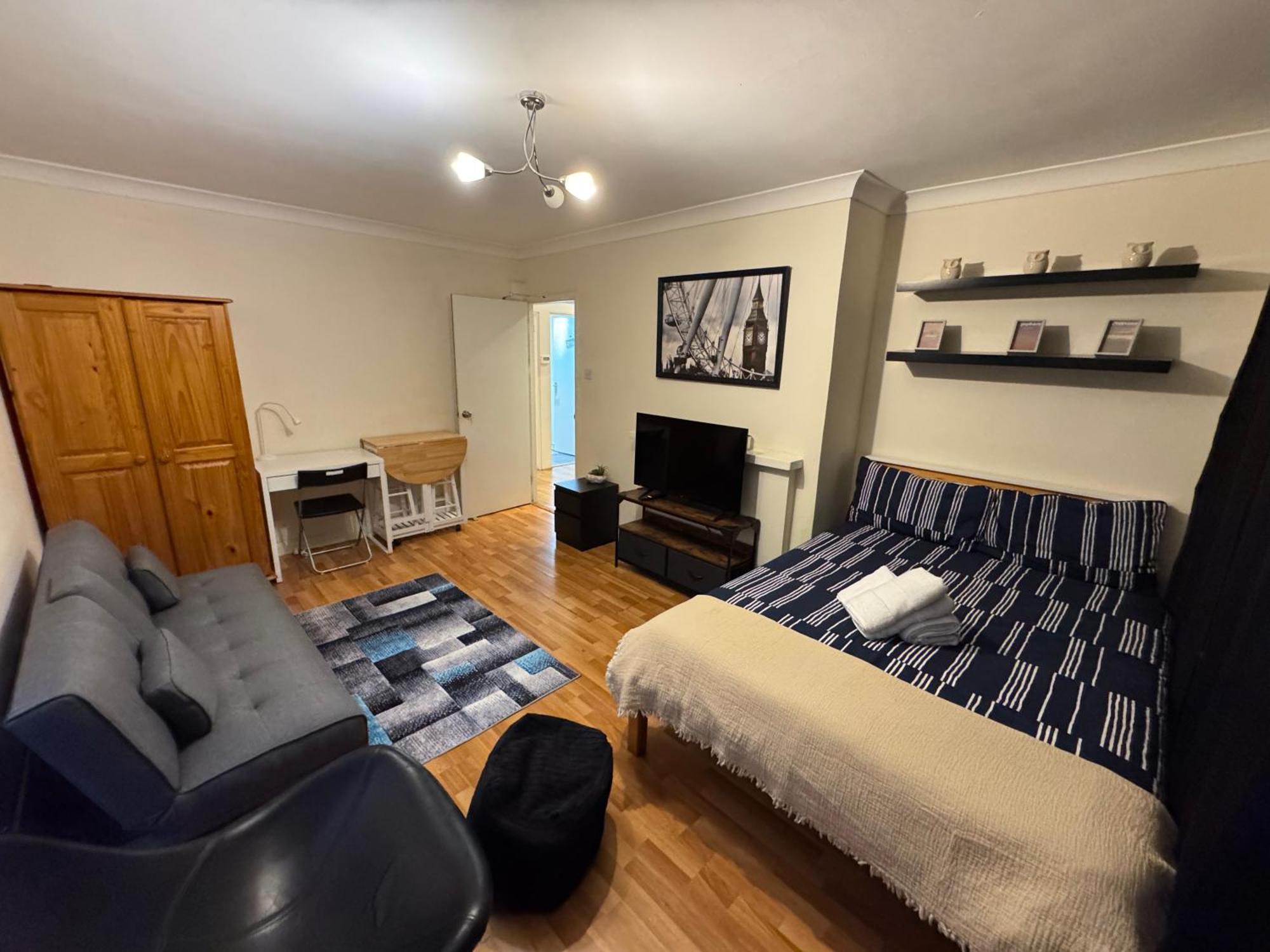 Huge And Affordable 3 Bedroom Flat In Hammersmith For 7 People With Welcome Breakfast Лондон Экстерьер фото