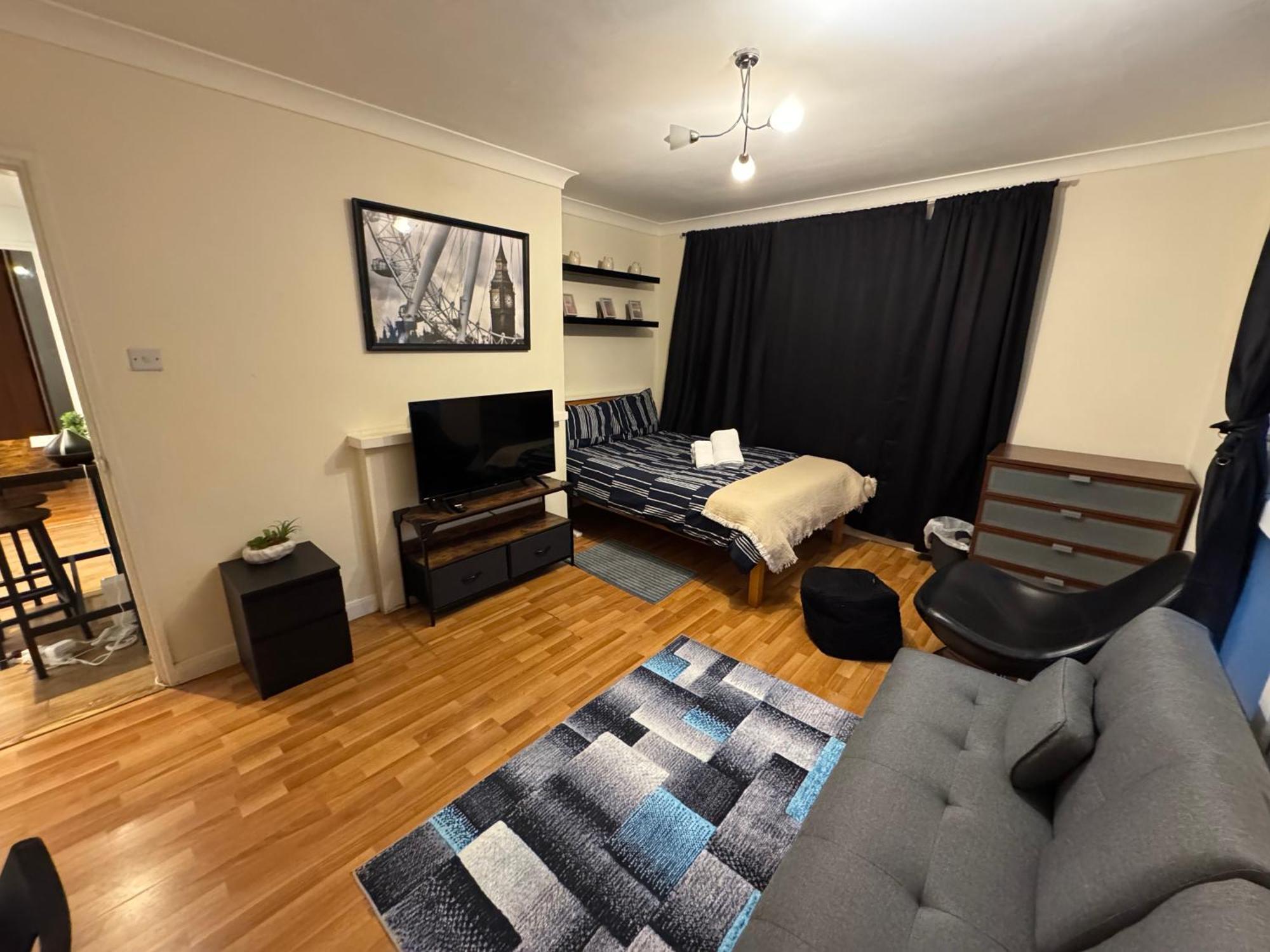 Huge And Affordable 3 Bedroom Flat In Hammersmith For 7 People With Welcome Breakfast Лондон Экстерьер фото